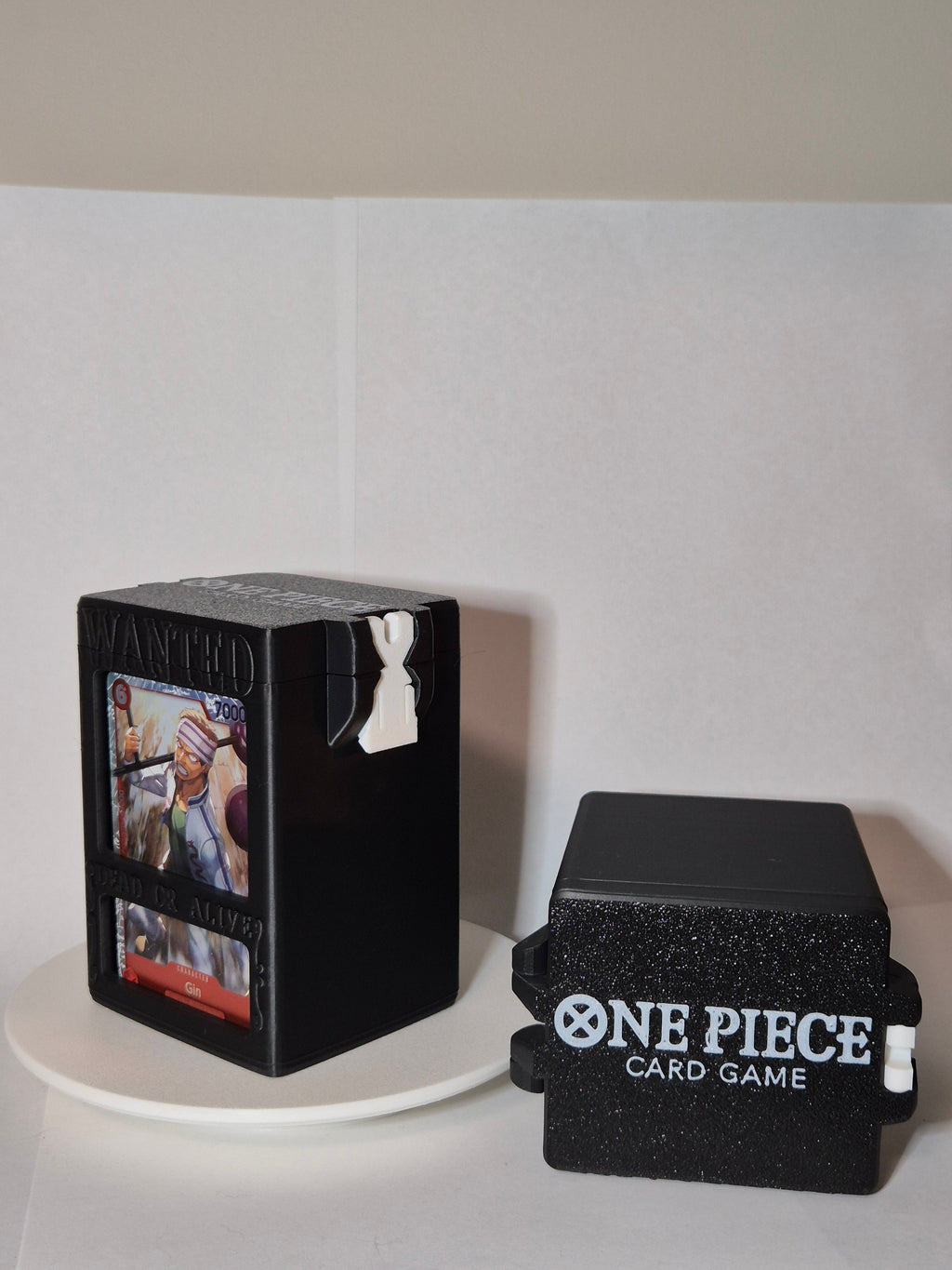 ONE PIECE Deck Box with Solid Latch