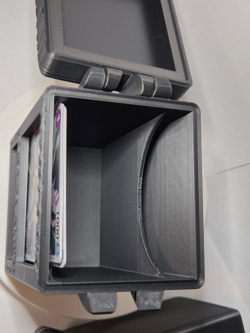ONE PIECE Deck Box with Solid Latch
