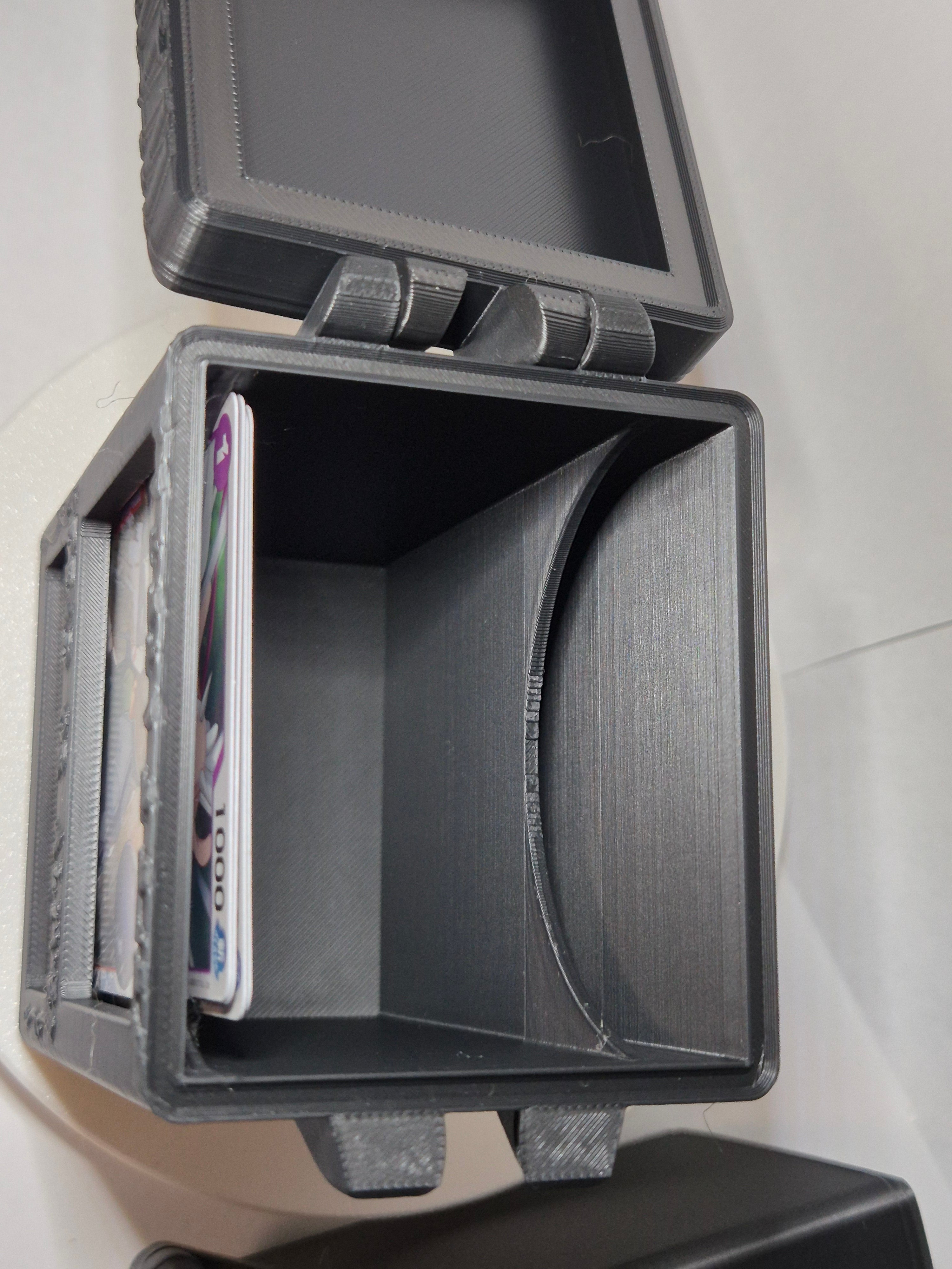 ONE PIECE Deck Box with Solid Latch