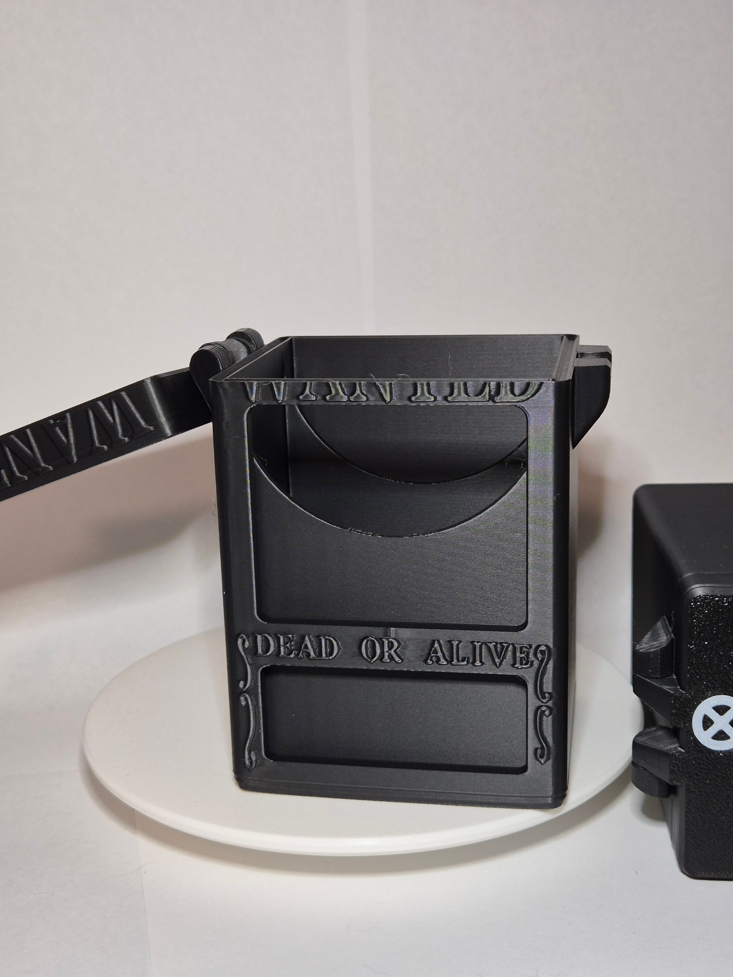 ONE PIECE Deck Box with Solid Latch